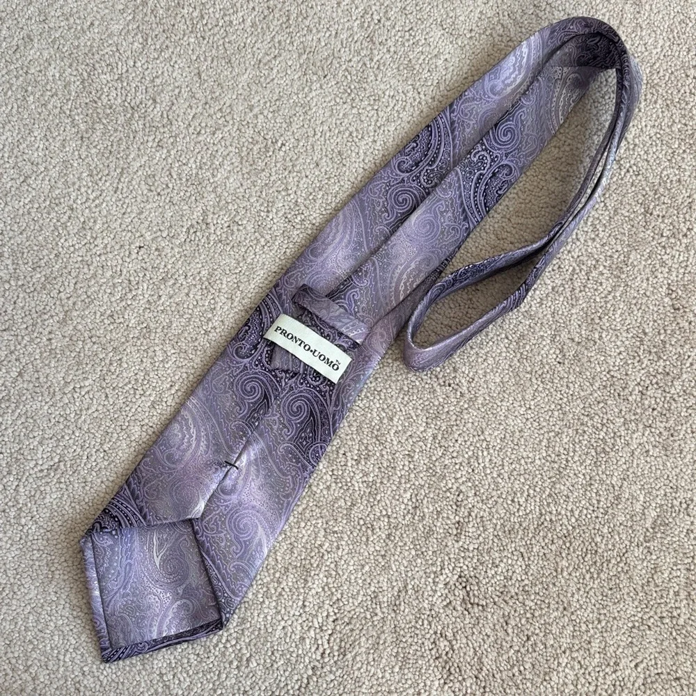 Elegant Purple Paisley Tie